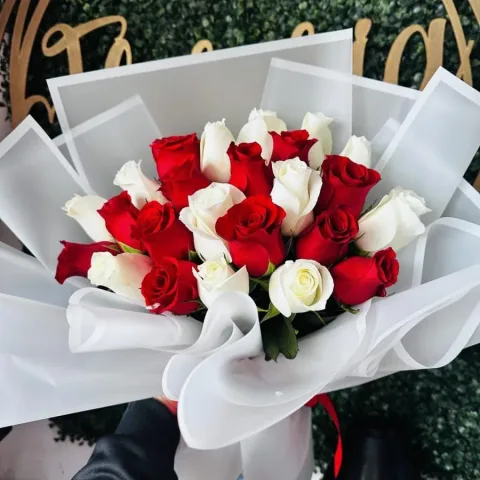Ramo Grande de Rosas Rojas y blancas